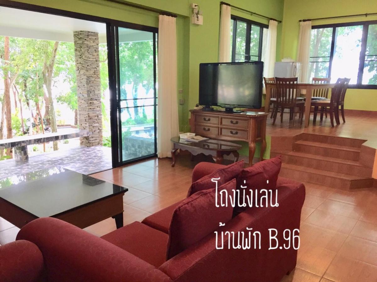 Baan Rug Nam Sai Villa Klaeng Exterior photo